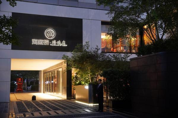 聚焦精致用餐需求，海底捞全国首家臻选店落地北京