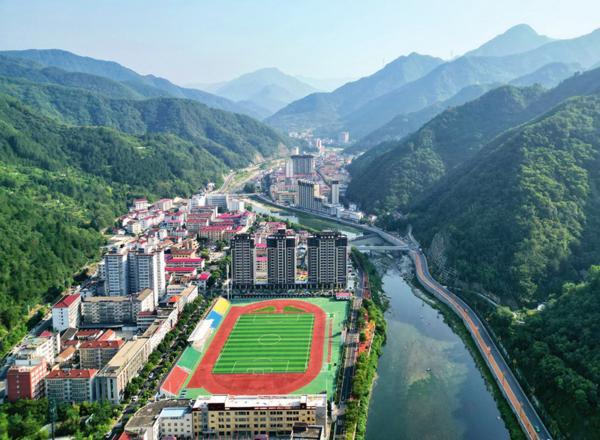 陕西佛坪：秦岭深处 乘“网”起飞