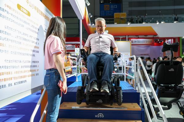 养老机器人如何加快“飞”入寻常百姓家